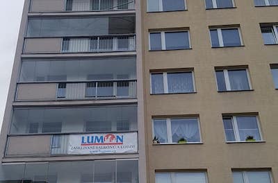 Zasklení balkonů v Teplicích, ulice Javorová - únor 2020
